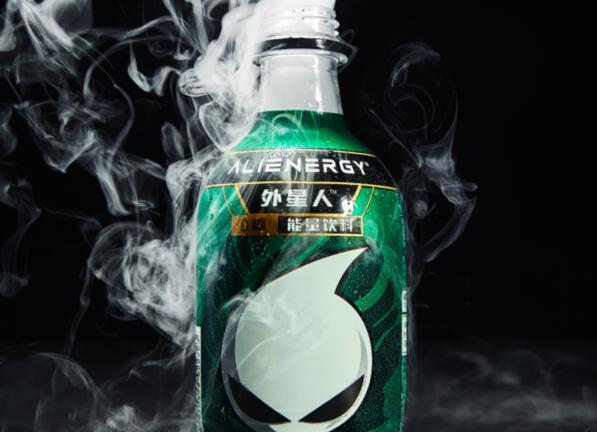 在品牌林立的功能饮料市场上 推荐外星人能量饮料给你