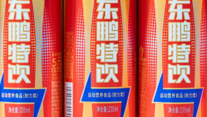 押宝张雪机车迎来营销“高光时刻”，东鹏饮料港股却创历史新低